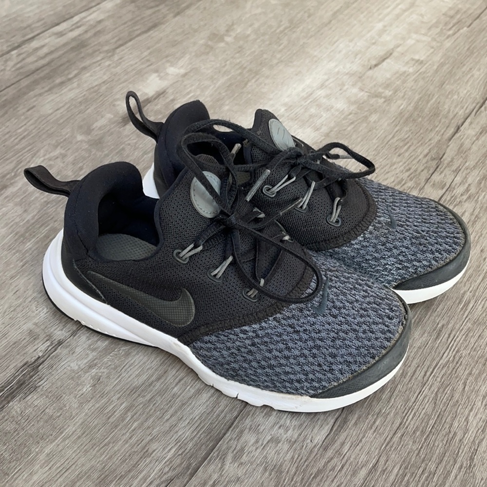 Little Boys Nike sneakers